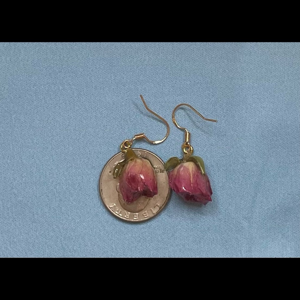 Handmade resin real flower earrings - Picture 4 of 4